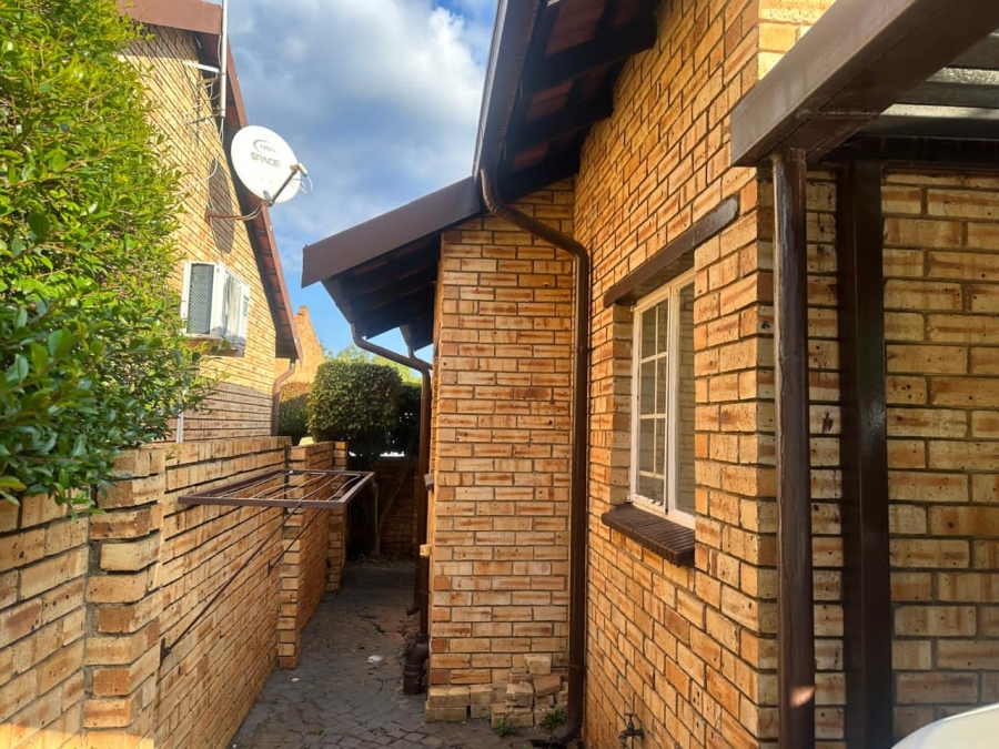 2 Bedroom Property for Sale in Safari Gardens North West